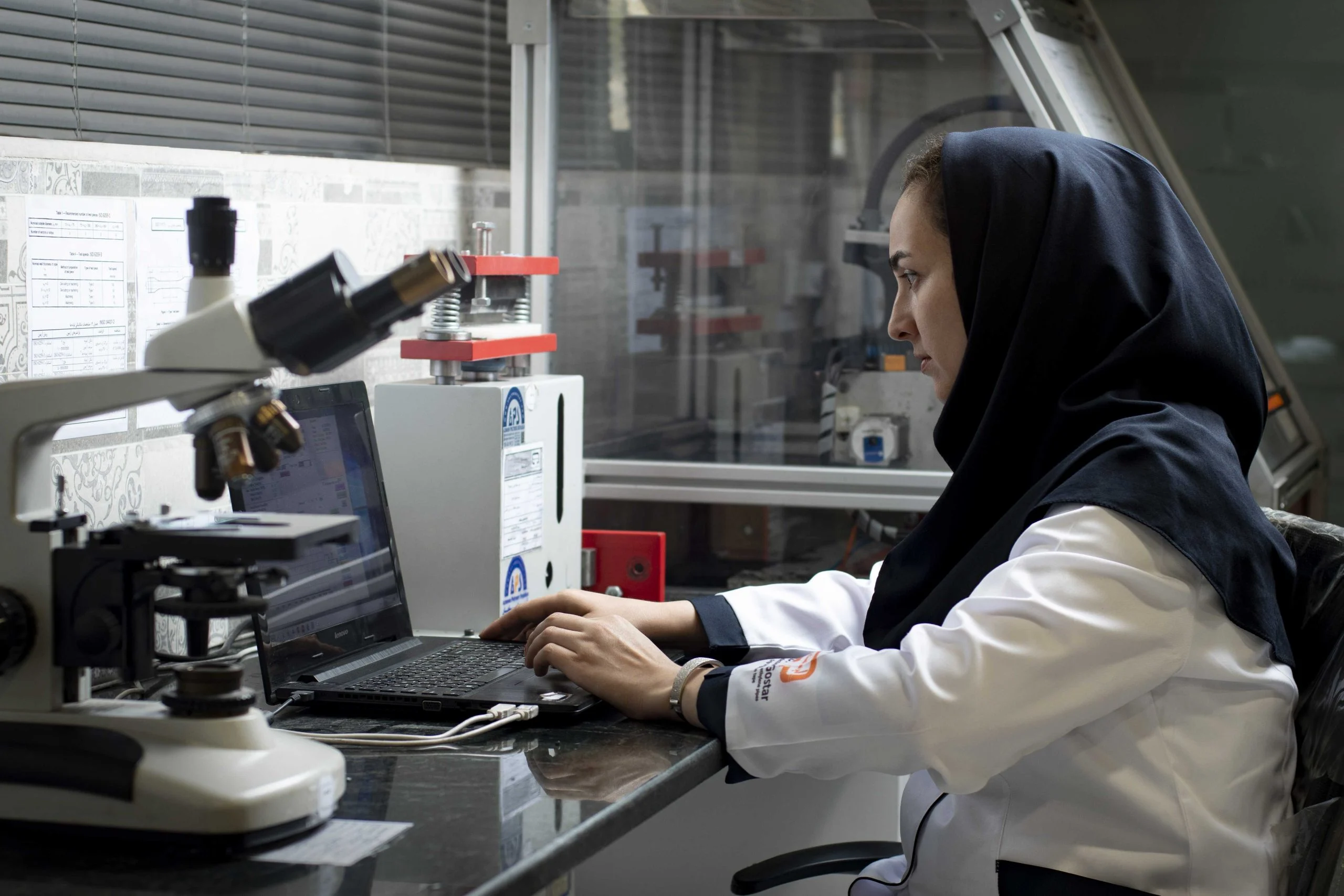 تصویر تجهیزات آزمایشگاه آبراهه‌گستر